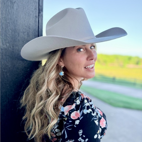 Meet your Posher, Jamie - Picture 2 of 2